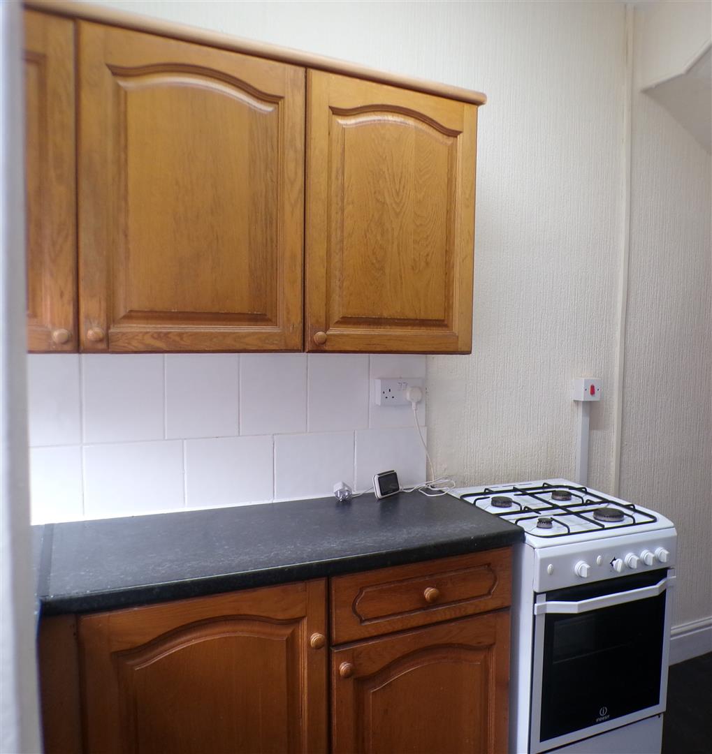 1 bed property in Recreation Crescent, Leeds